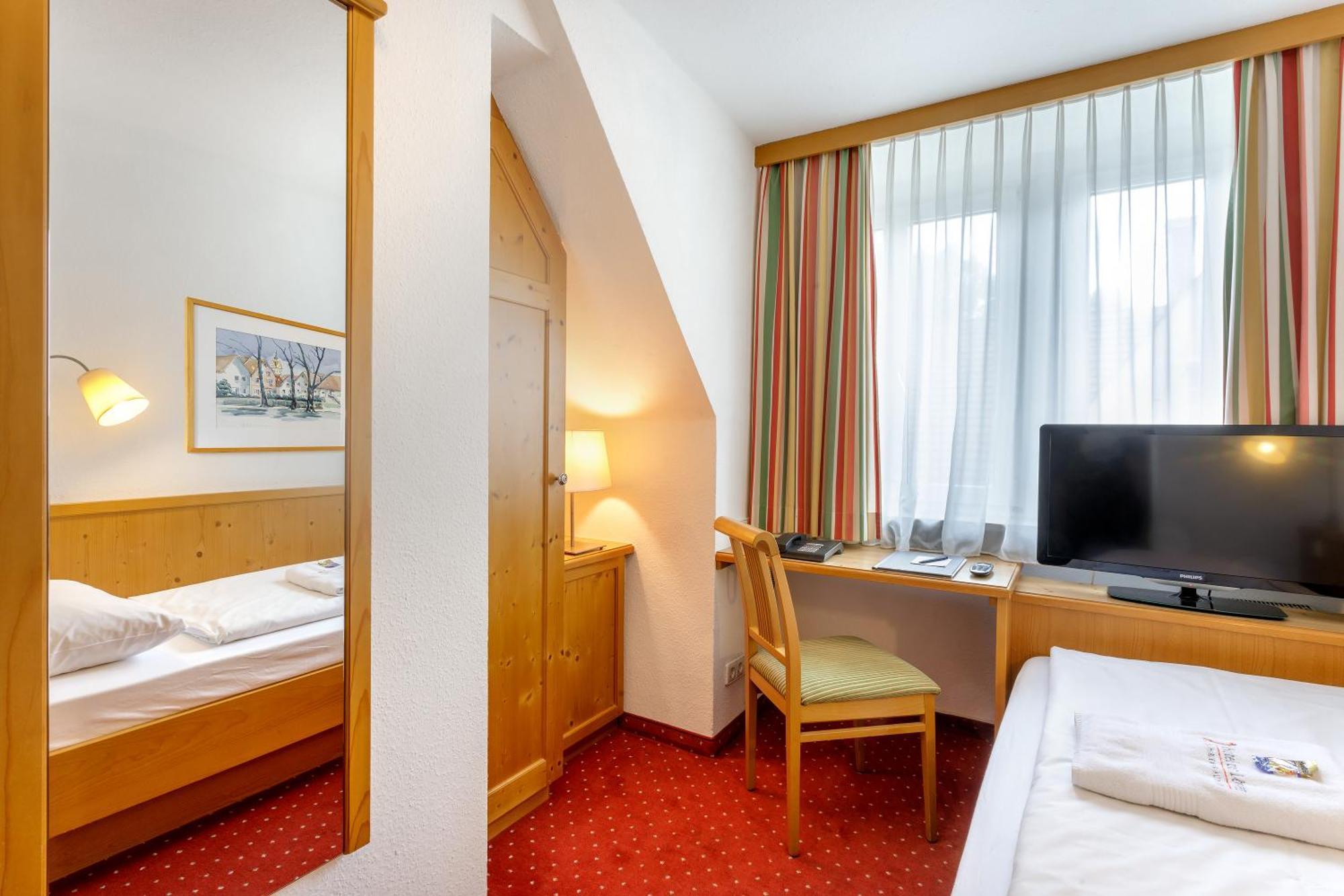 Hotel Zum Loewen Вайсенхорн Экстерьер фото