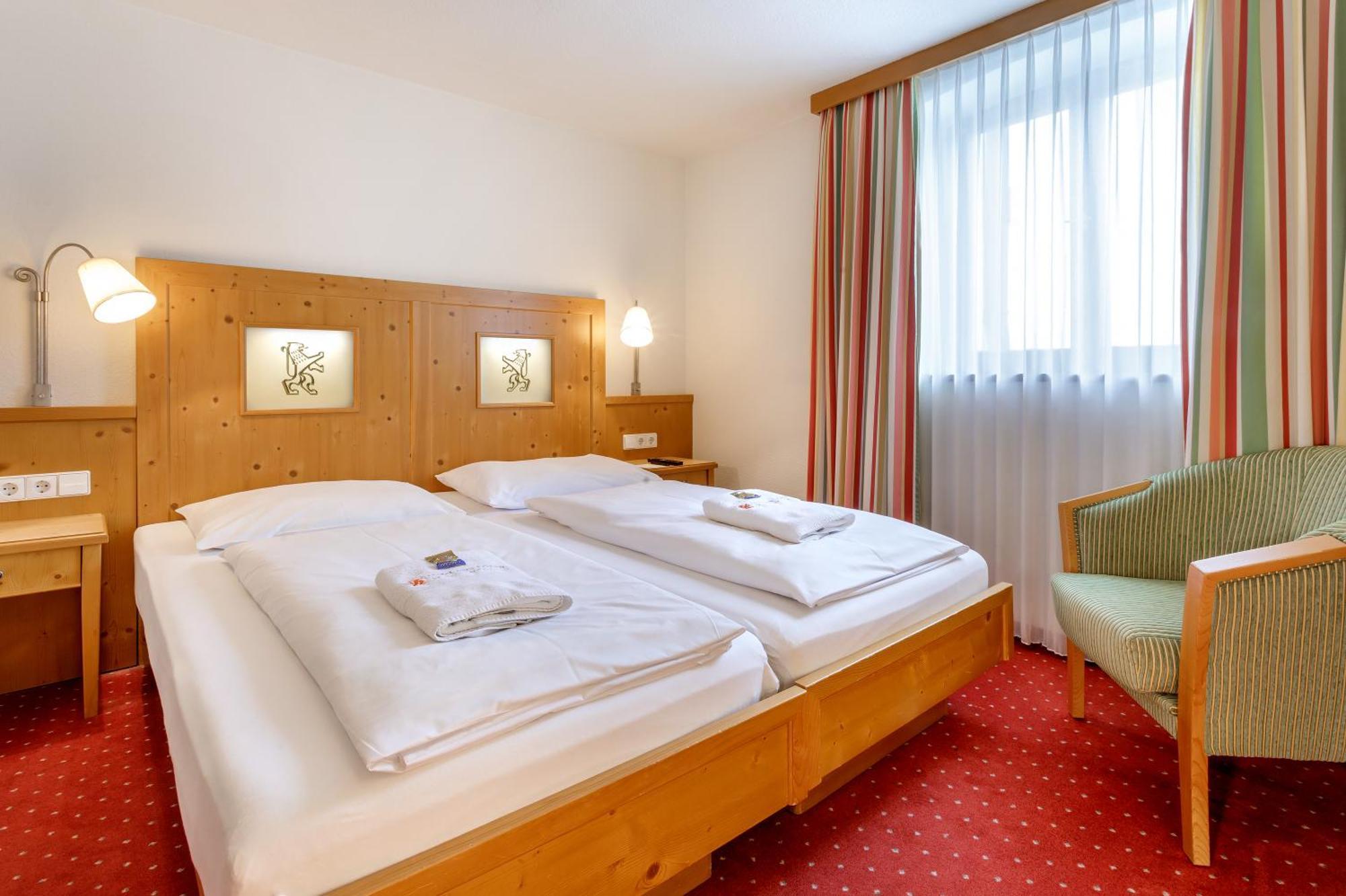 Hotel Zum Loewen Вайсенхорн Экстерьер фото