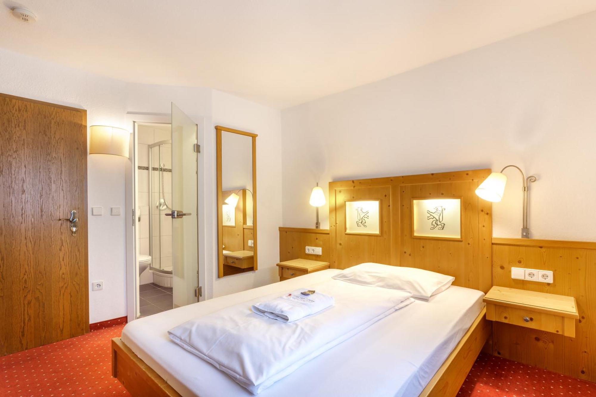 Hotel Zum Loewen Вайсенхорн Экстерьер фото