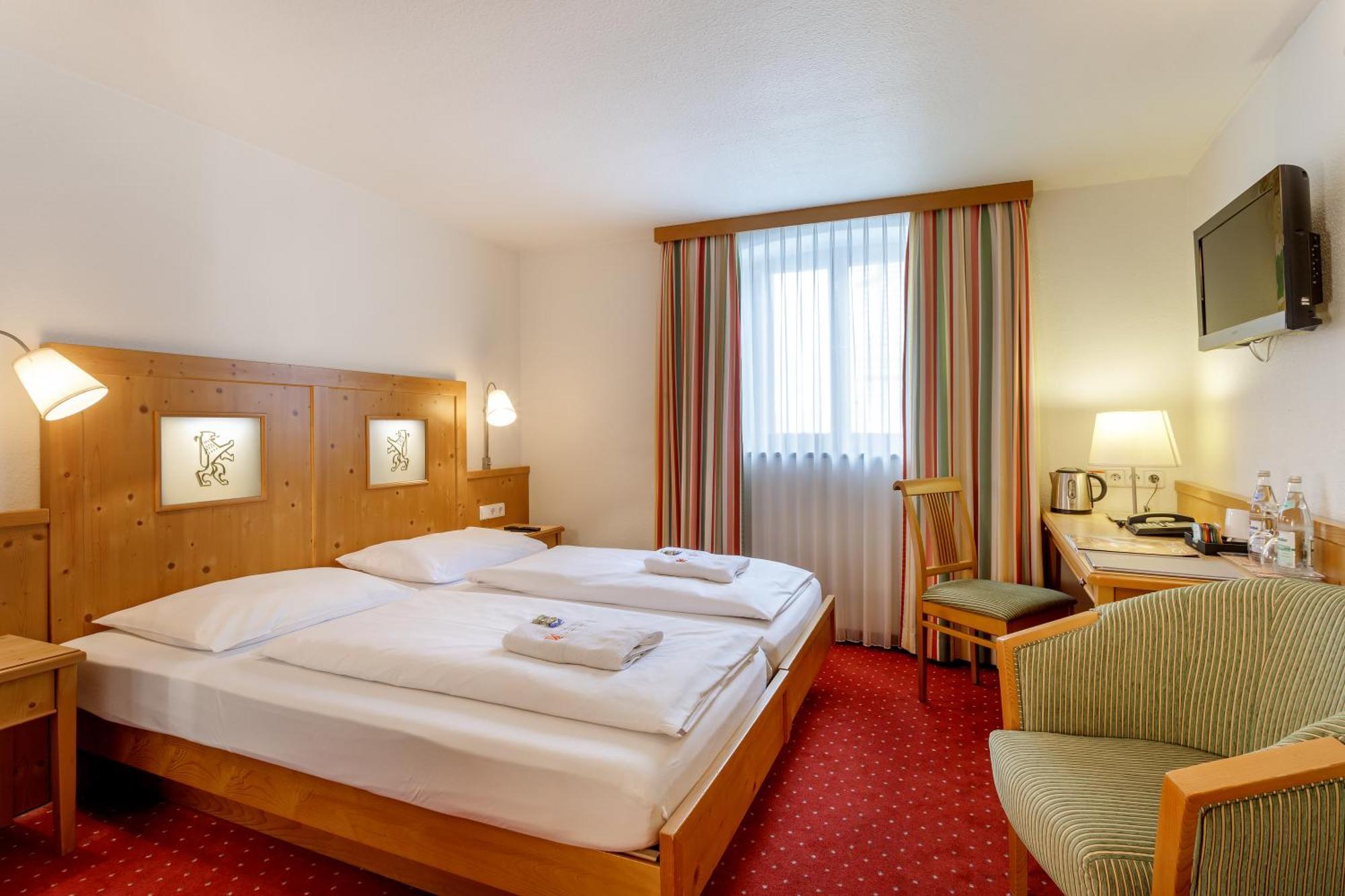 Hotel Zum Loewen Вайсенхорн Экстерьер фото