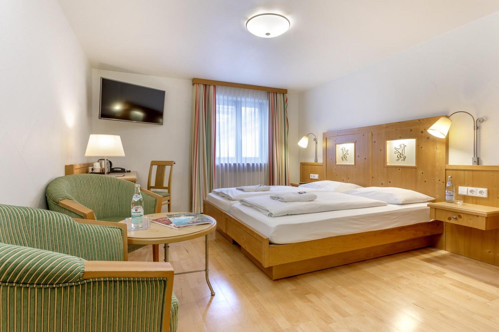 Hotel Zum Loewen Вайсенхорн Экстерьер фото