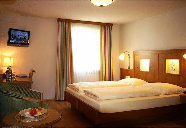 Hotel Zum Loewen Вайсенхорн Экстерьер фото